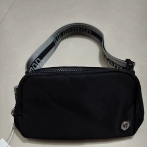 lululemon Black With Grey Accents Belt Bag 1L BNWT